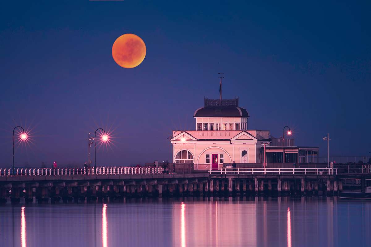 Total lunar eclipse 28-Jul-2018 - St Kilda beach, Melbourne